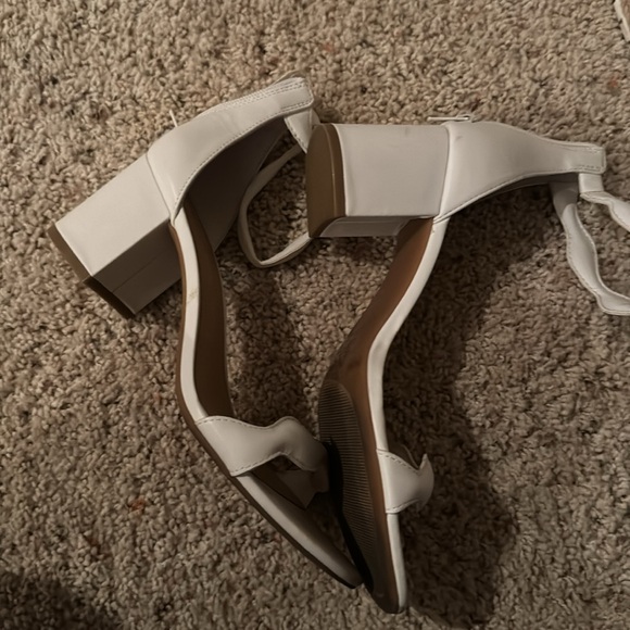 Heels - Picture 4 of 4